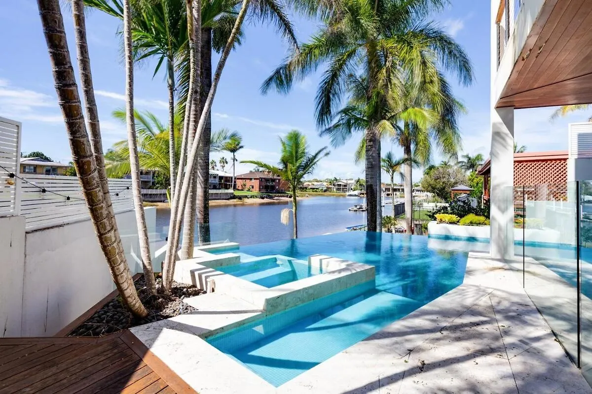 Luxurious, Tropical Haven, Mooloolaba- Moonda5 Villa Mooloolaba