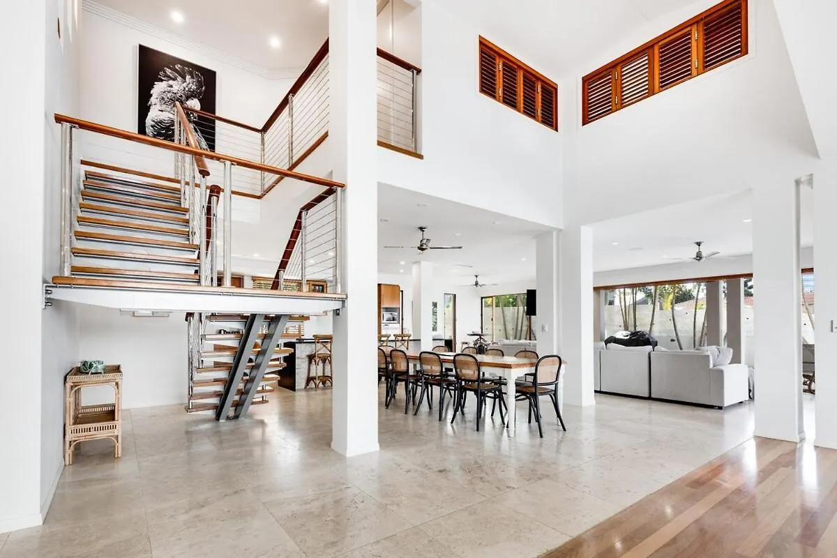 Luxurious, Tropical Haven, Mooloolaba- Moonda5 Villa Holiday home